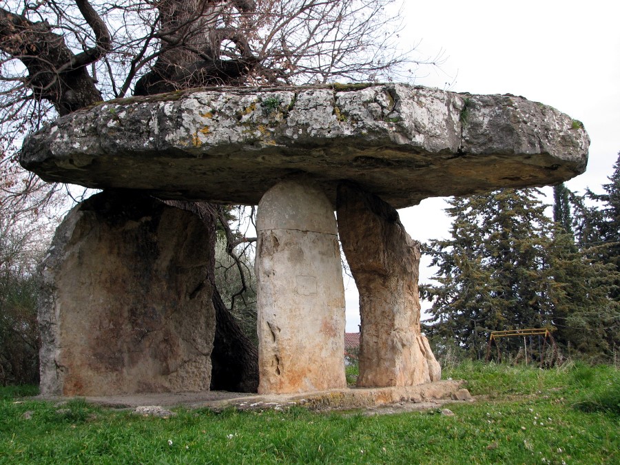 draguignan pierre fee dolmen