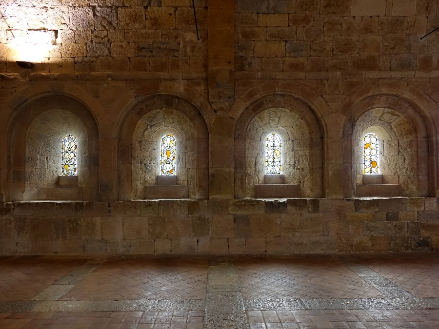abbaye thoronet vitraux