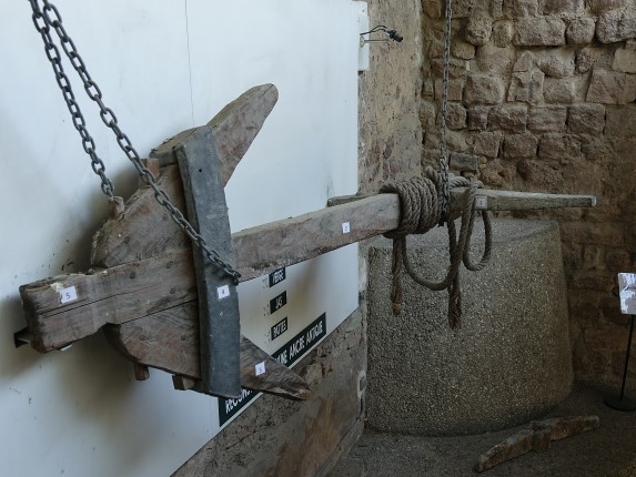 ancienne eglise saint raphael musee archeologie sous marine ancre antique