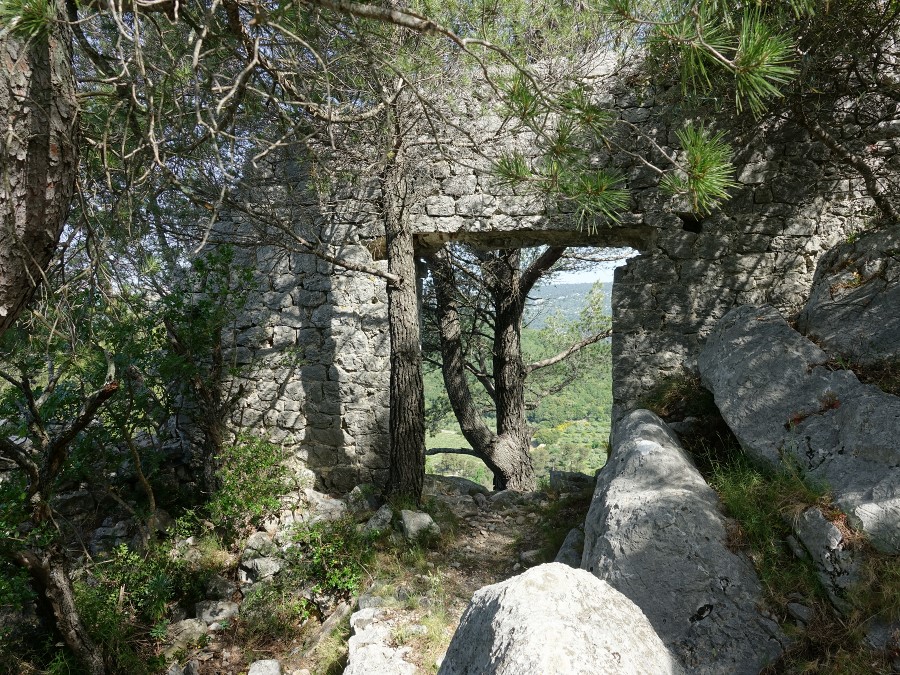 porte ruinee ancien village vieille valette le revest les eaux la valette du var