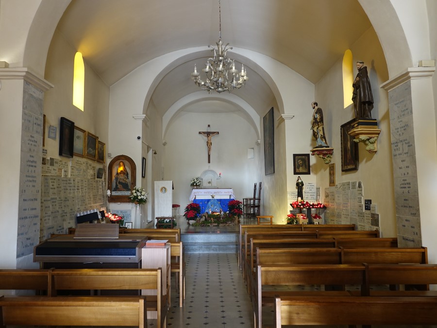 sanary chapelle notre-dame de pitie interieur