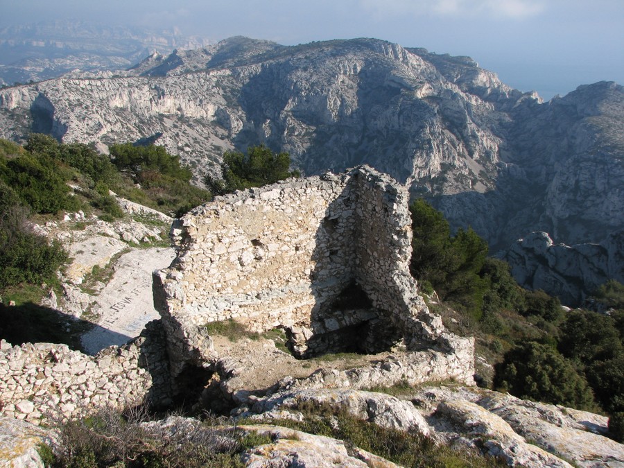 tour de guet calanques marseille marseilleveyre