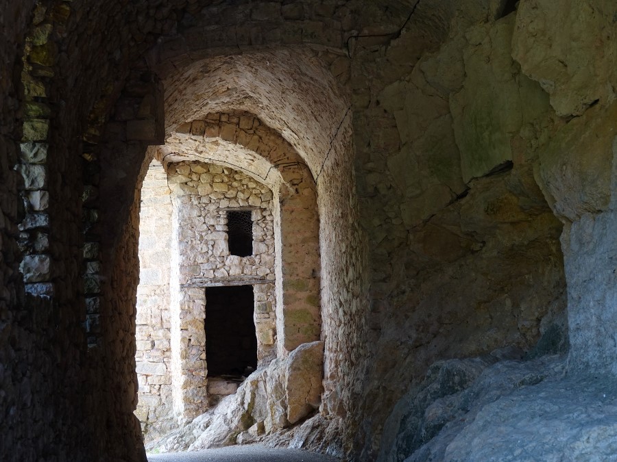 porte coulet entrecasteaux