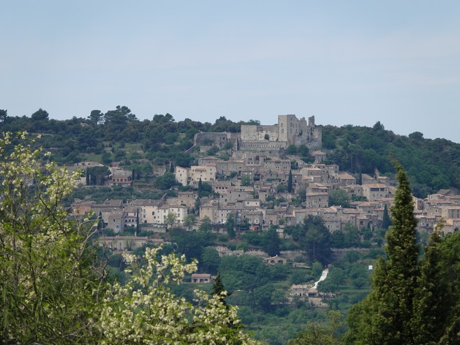 chateau lacoste vaucluse pierre cardin marquis de sade