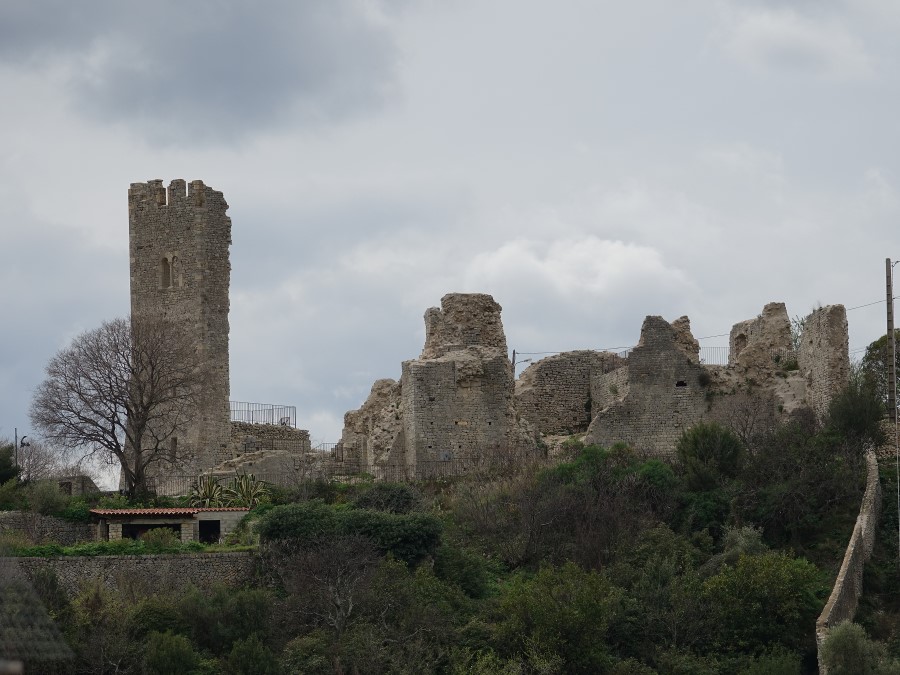ollioules chateau medieval feodal