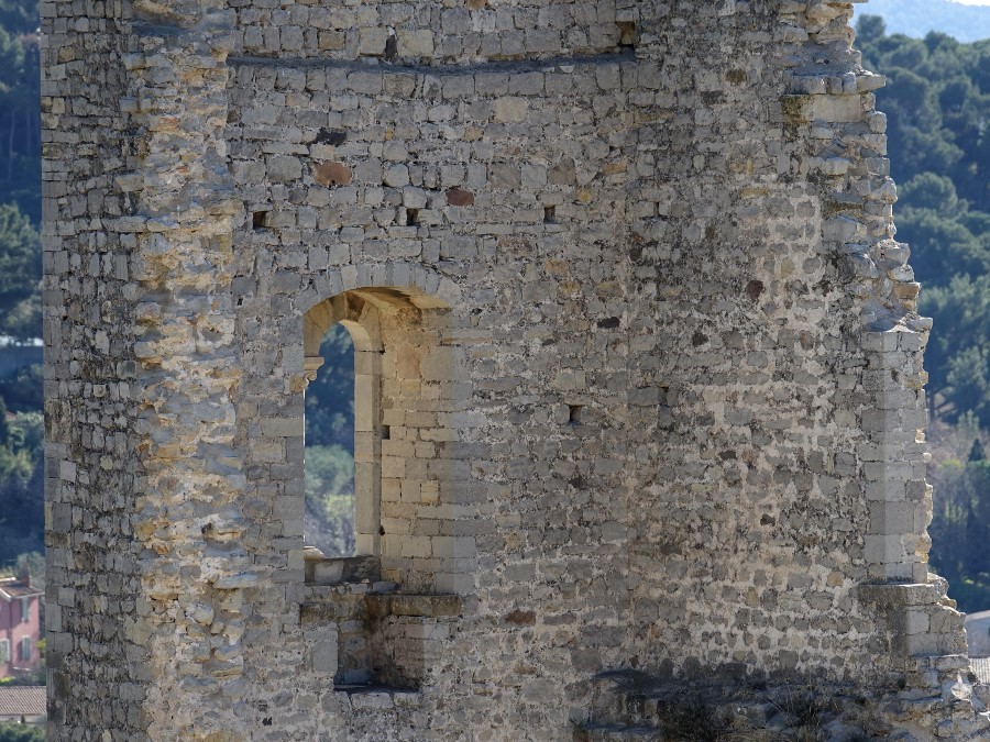 ollioules chateau feodal donjon