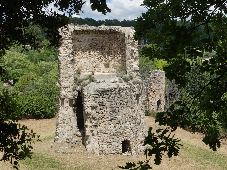 tours chateau medieval salernes var france
