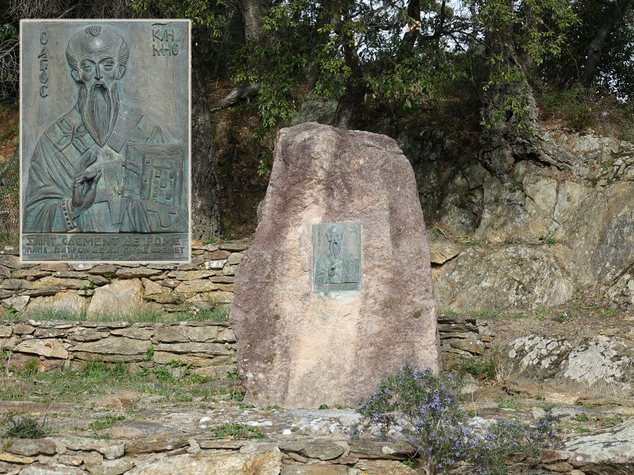 monument saint clement la garde freinet