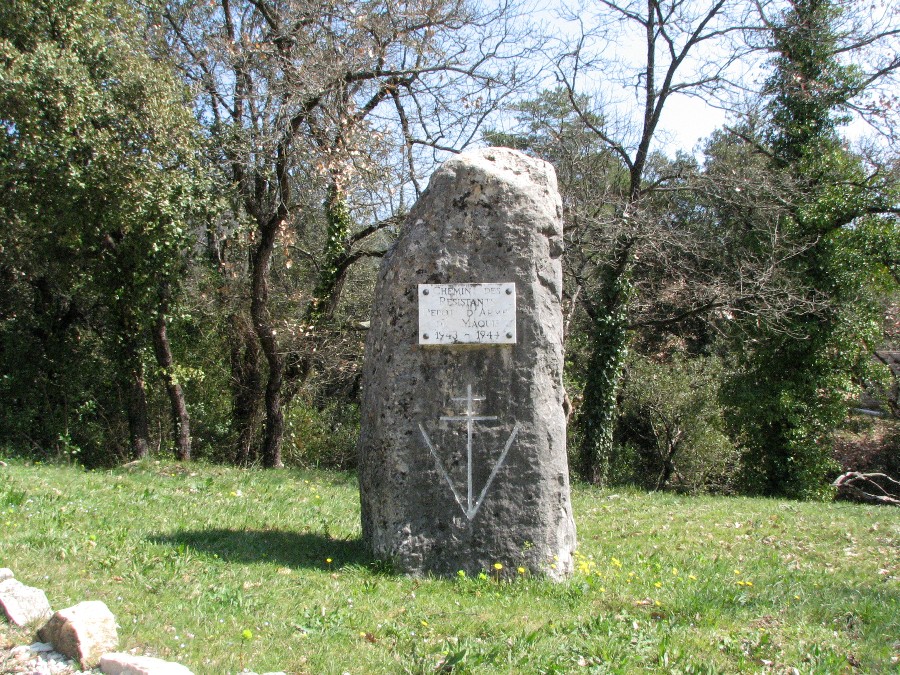 stele resistants la celle depot d'armes
